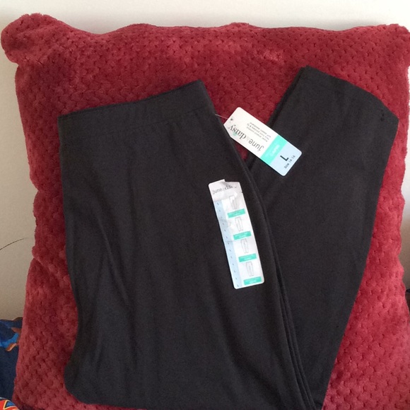 june and daisy Pants - Black Capri